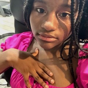 Meet your Posher, Naila